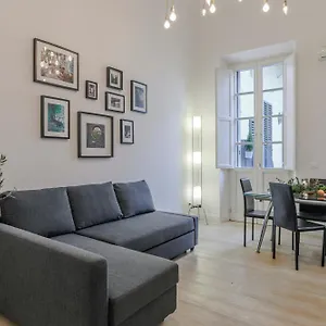 Sophie's Flat Apartment